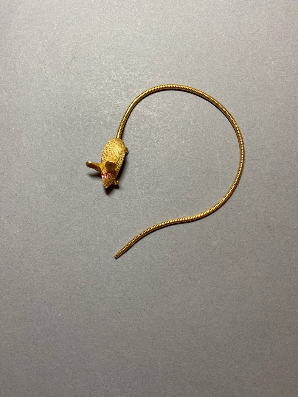 Vintage rhinestone gold mouse with long tail  pin